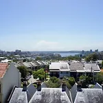 1 Bedroom Apartment In Paddington With Beautiful View