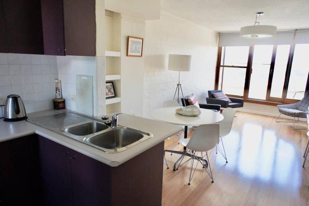 1 Bedroom In Paddington With Beautiful View Apartment